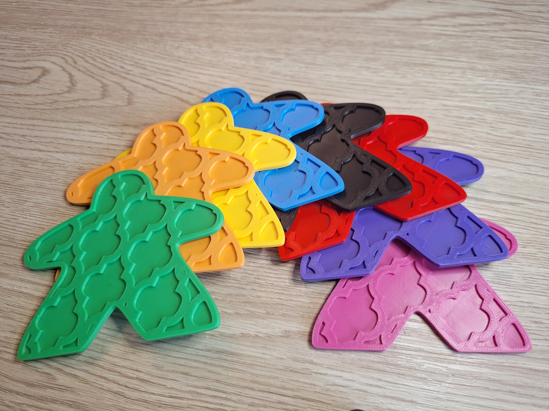 bambu groen, mat mandarijn oranje, cyaan, zwart, rood, paars en magenta afgebeeld