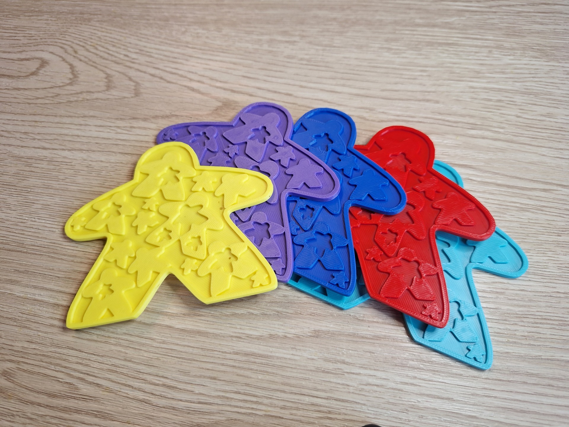 geel, paars, cobalt blauw, rood, turquoise afgebeeld