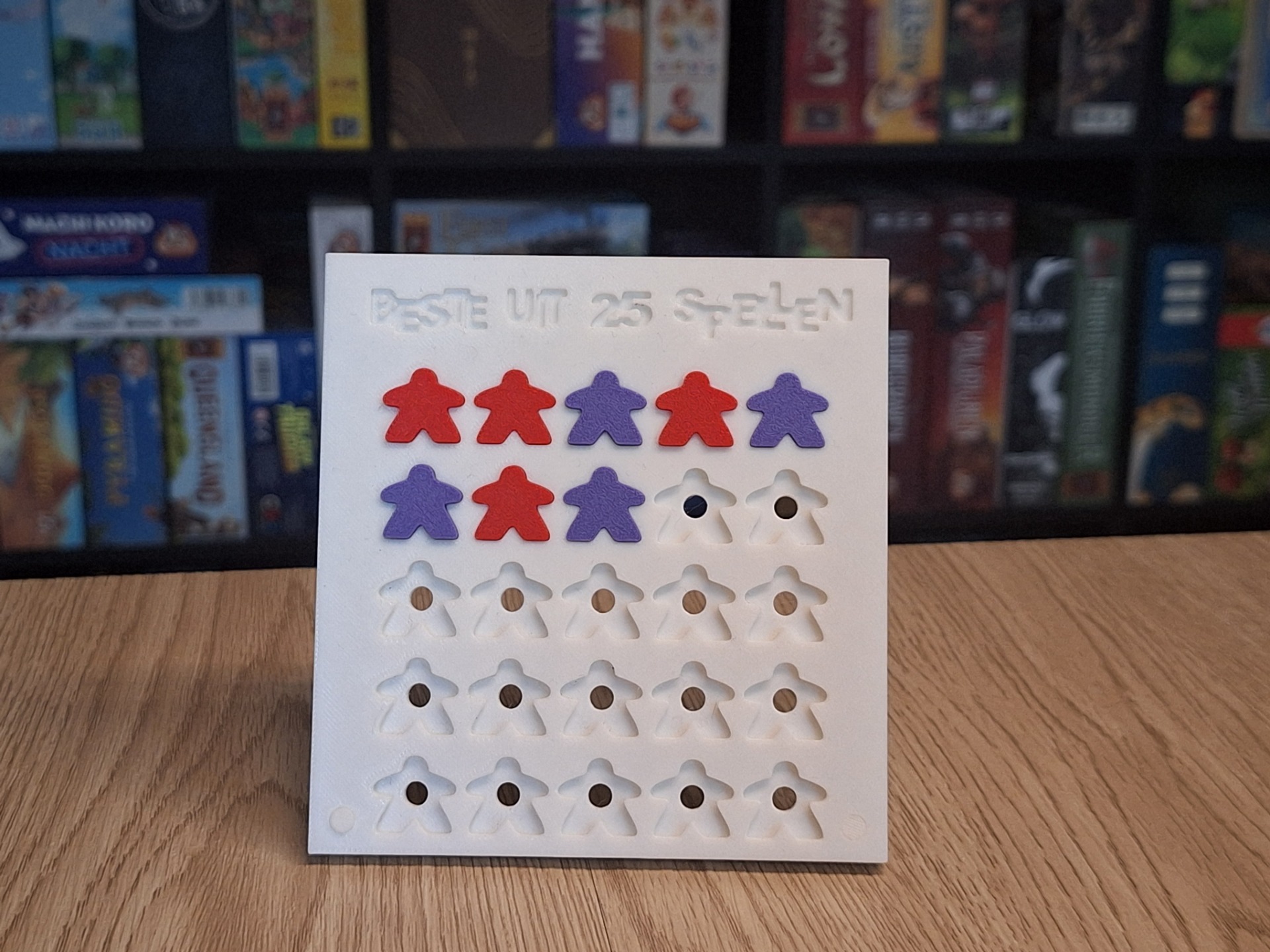 wit met rode en paarse meeples